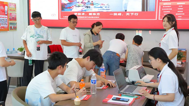 @高中生、职高、中专、技校生逆袭机会！来临沂新东方烹饪学校，弯道超车不是梦